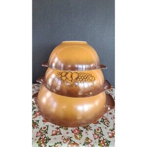 Set of 3 Pyrex Bowls